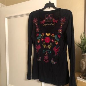 Black embroidered tee